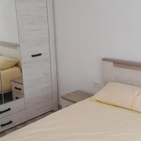 Apartment Coresi Kaspers Camil Petrescu, 2 Apartment, Sleeps 6