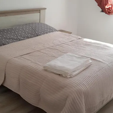 Coresi Kaspers Camil Petrescu, 2 Apartment, Sleeps 6 * Brasov